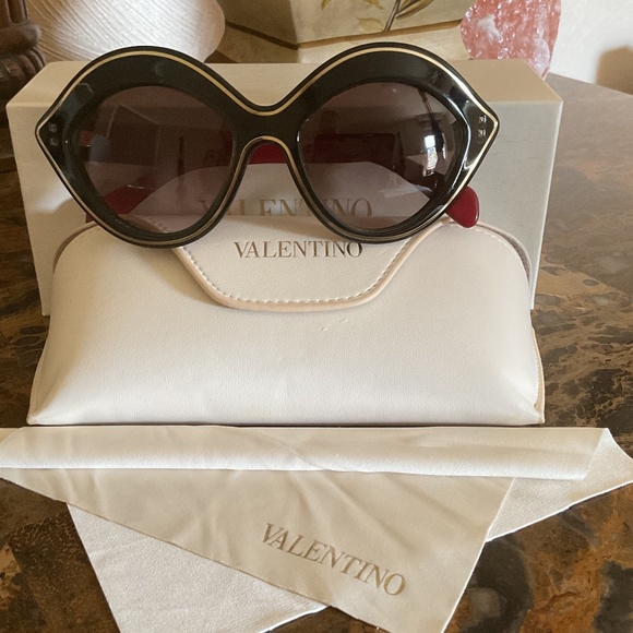 VALENTINO CAT EYE RED/BLACK WOMAN SUNGLASSES WITH CASE - Picture 15 of 16